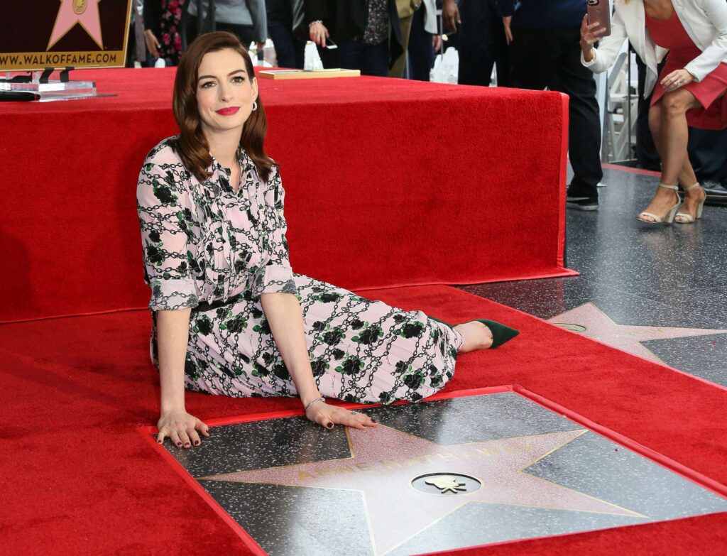 Anne Hathaway Net Worth 2023: A Closer Look at the Actress' Stunning Wealth