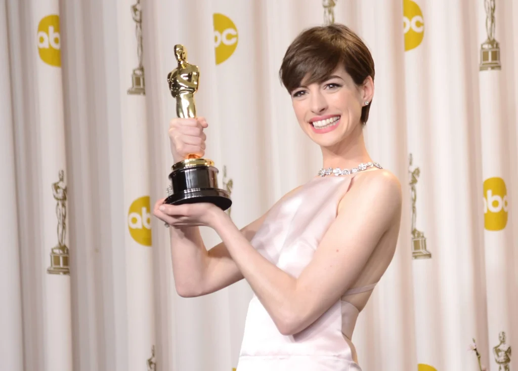 Anne Hathaway Net Worth 2023: A Closer Look at the Actress' Stunning Wealth